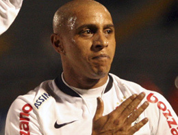 Roberto Carlos yine uzaktan sert vurdu