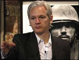 Wikileaks belgeleri ilk kurbanını aldı