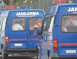 Baraja düşen aileyi jandarma kurtardı