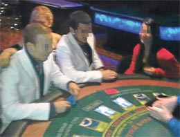 Polis kumarhaneyi bastı