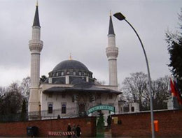 Berlin'de aynı camiye 4. saldırı