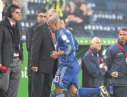 Alex Kocaman'ı böyle protesto etti