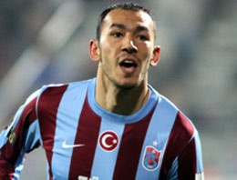 Umut Bulut Trabzonspor plakasını kaptı