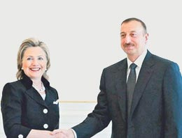 Clinton, Aliyev'den özür diledi