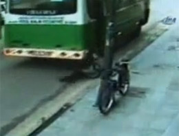 Densiz şoförün yaptığına bak (video)