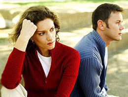 Eşinden az kazanan erkek aldatabilir!