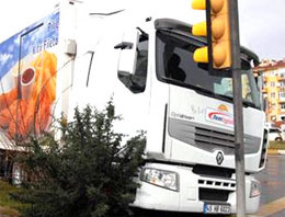 TIR 75 metre sürücüsüz gitti