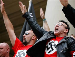 Alman polisinin Nazi acizliği!