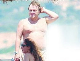 Ünlü radyocu evleniyor!