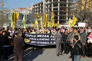 BDP üyeleri toplu mezar eylemi yaptı