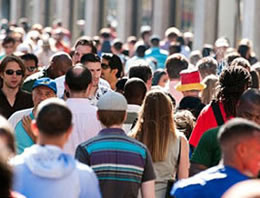 Müslüman göçmene daha az maaş!