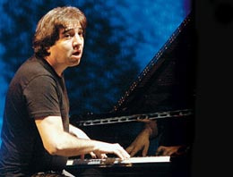 Ünlü sanatçı Türkiye'yi terk edecek