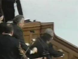 Venezuela meclisinde kavga çıktı