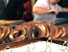 Simitlerin içine öyle bir şey koydu ki..