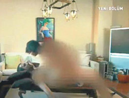 Nejat İşler bu sahnede çırılçıplak!