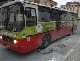 Belediye otobüsüne molotoflu saldırı