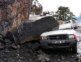 Dağdan kopan kaya canından etti