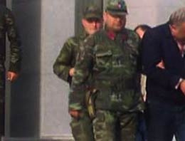 8 astsubay ve 8 polis gözaltına alındı