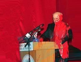 Bu görüntü bizimkilere ders olsun