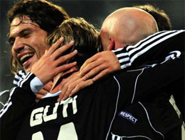 Kartalsın Dinamo Kiev'i parçalarsın