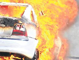 Park halindeki LPG'li araç patladı