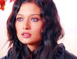 Ünlü çiftin aşkı tüm hızıyla sürüyor!