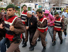 14 yaşındaki kızla lezbiyen ilişkiye girdi!