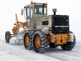 Doğu'da kar yolları kapattı