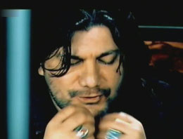 Ülkücü sanatçı trafik kazası geçirdi