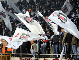 Şeref tribününde yumruklar konuştu