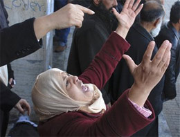 İsyancılar hükümetten ilk kelleyi aldı!