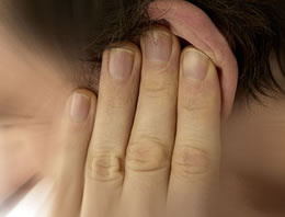 Kulağını kesip yedirdiler!