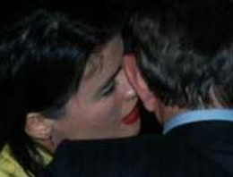 Arkadaşlıkları hızlı ilerledi ve yüzük taktılar