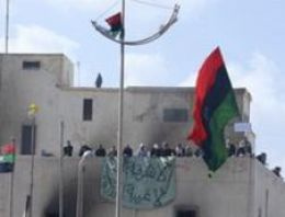 Libya lideri üzerindeki baskı artıyor