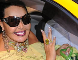 Çakma çanta aldı parasını ödemedi!