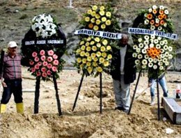 Tutuklu subaylardan çelenkli mesaj