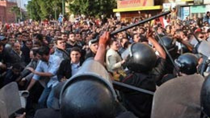 Mısır'da İslam Şeref kabinesini arıyor