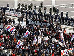 Yunanistan'da çatışma alarmı