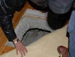 Fuhuş baskınına karşı tünelden kaçış