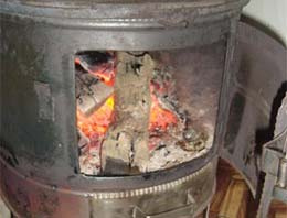 Isınmak için yakılan soba bir aileyi yok etti!