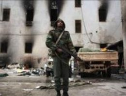 Trablus'taki göstericiler ateş altında