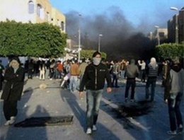 Tunus'ta polisten havaya uyarı ateşi