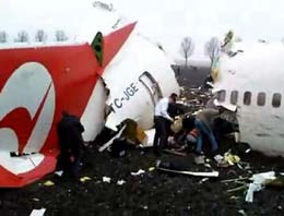 Uçak düştükten sonraki ilk görüntüler!