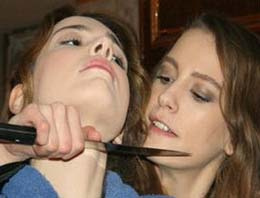 Serenay'dan bıçaklı saldırı!