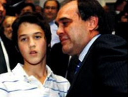 Demirören'in oğlu zehirlendi