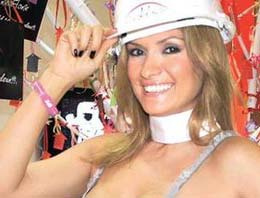 Tanıtıma gittiler evi kaptılar!