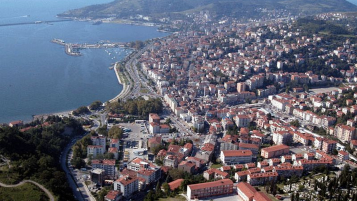 Parti binasına icra geldi