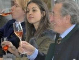 Viyana Balosu'nda gözler dansöz Ruby'de