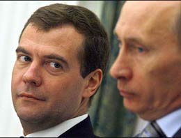 Medvedev, Putin'e savaş açtı