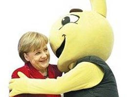 Merkel'i öpen Cello reklam olabilir